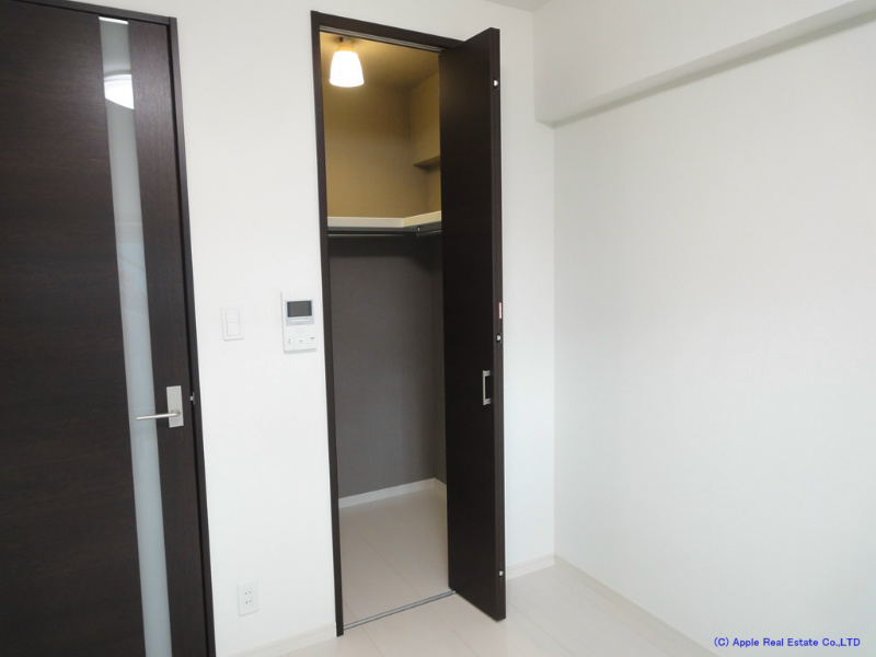 収納　奥行きたっぷりのウォークインクローゼット♪