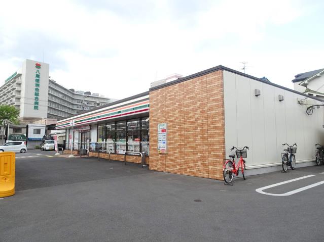 コンビニ　セブンイレブン（コンビニ）まで590m