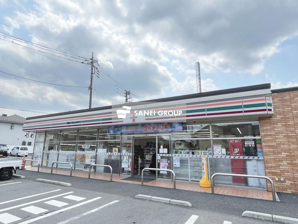 コンビニ　セブンイレブン 飯能新町店（コンビニ）まで560m