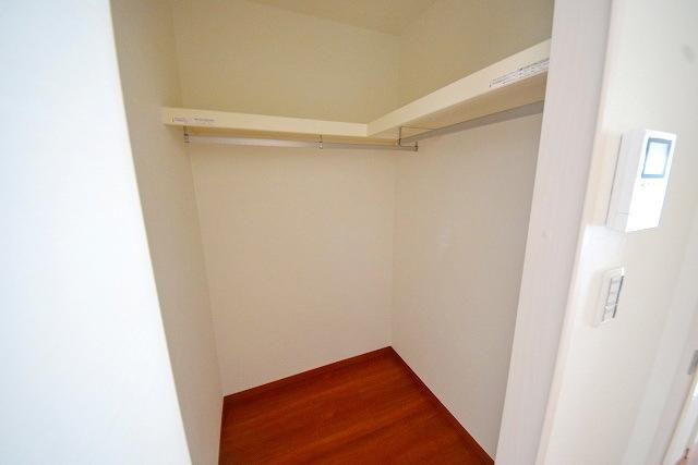 収納　ウォークインクローゼット★照明付き