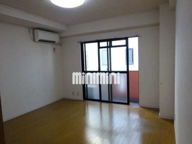 居室・リビング　収納も奥行きがありますね