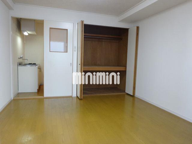 居室・リビング　間口が広いので配置には困りませんね