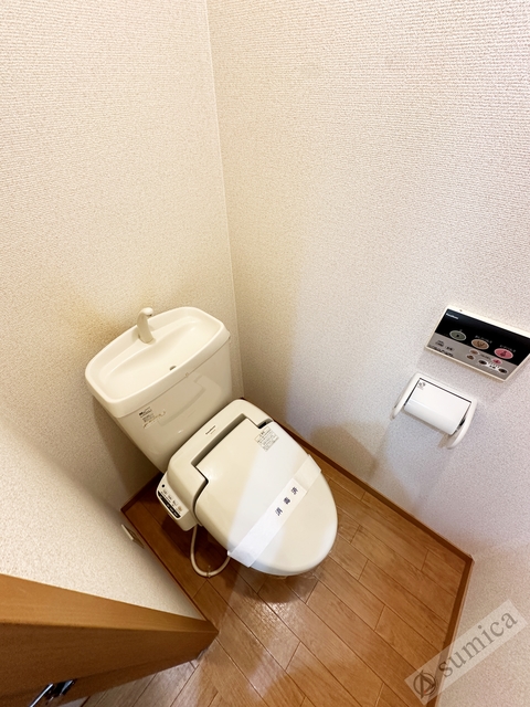 トイレ　温水洗浄便座付き♪♪