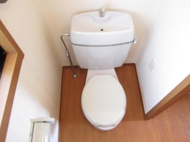 トイレ　バストイレ別で新聞を広げて読めます☆