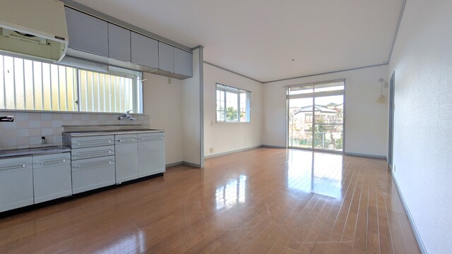 居室・リビング　広々としたリビング