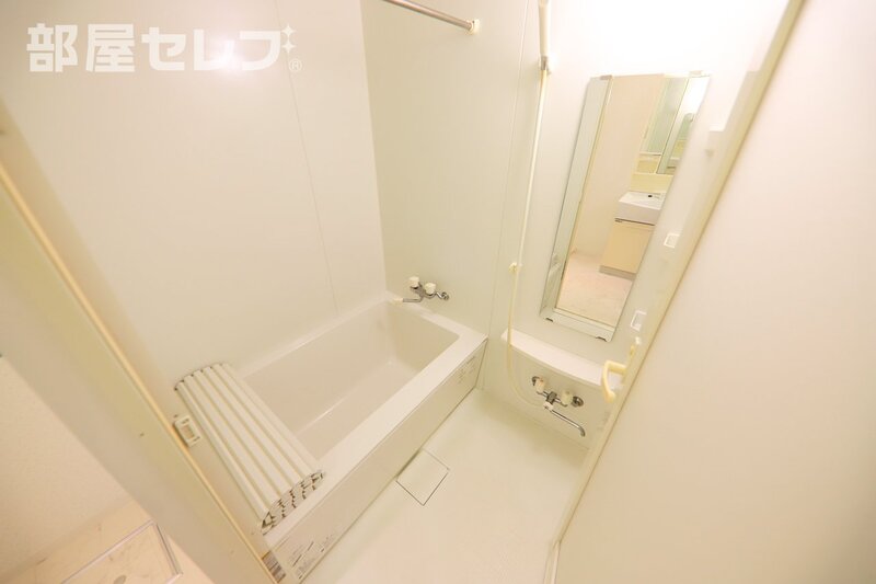 バス・シャワールーム　反転画像