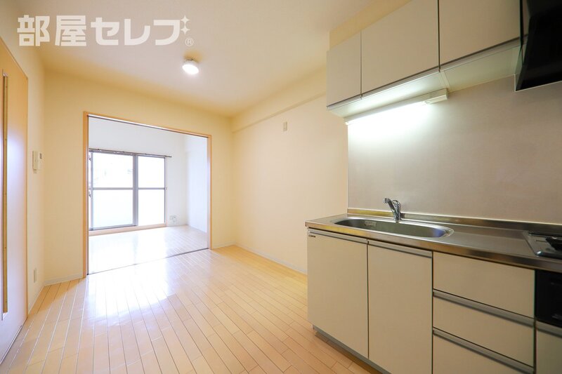 居室・リビング　反転画像