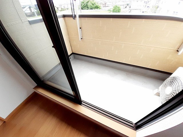 バルコニー　外からの目が気にならないバルコニーで洗濯物が干せます