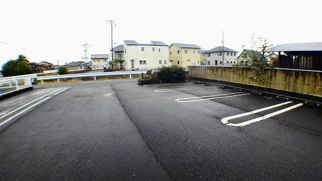 駐車場　駐車スペースもあります