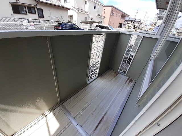 バルコニー　暖かな日差しのふりそそぐバルコニー