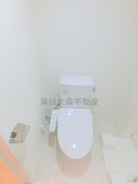 トイレ　温水洗浄便座付きのトイレ