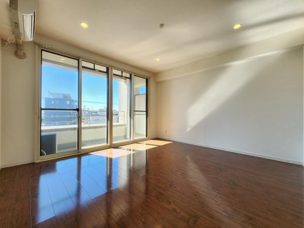 居室・リビング　リビングは開放感があります