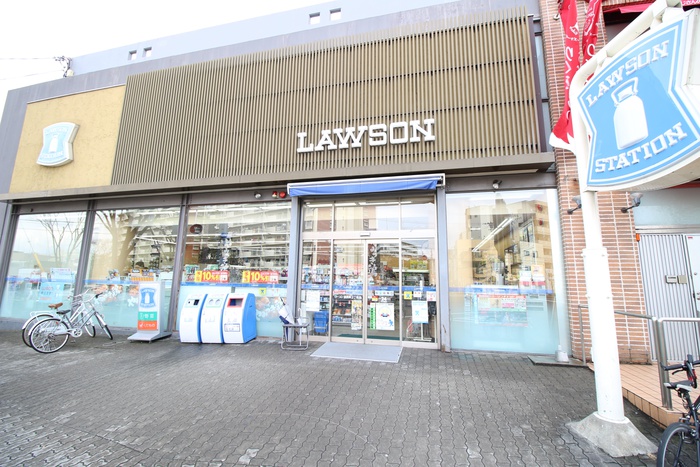 コンビニ　ローソン（コンビニ）まで300m