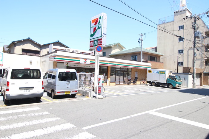コンビニ　セブンイレブン（コンビニ）まで660m