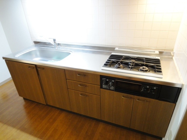 キッチン　写真は別号室のものです。