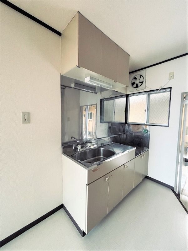 キッチン　※別号室の写真となります。