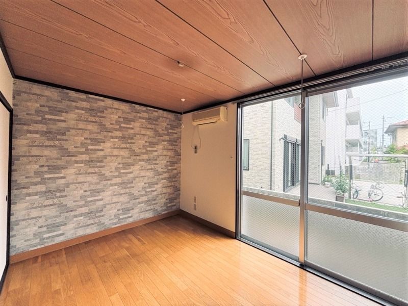 居室・リビング　※別号室の写真となります。