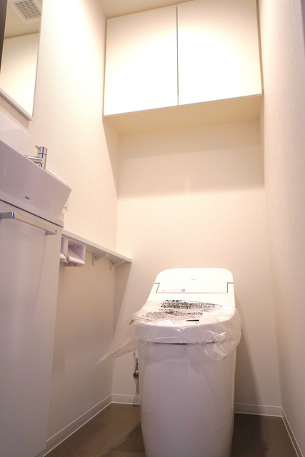 トイレ　※写真は同タイプ住戸です。