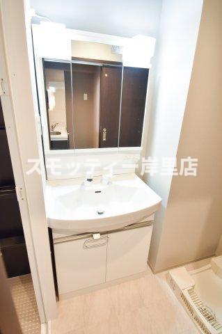 洗面設備　コンパクトで使いやすい洗面所