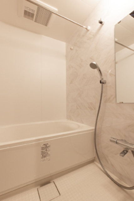 バス・シャワールーム　※写真は同タイプ住戸です。