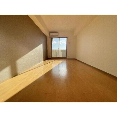 居室・リビング　室内