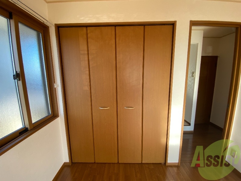 収納　収納になります。かなり大きい収納ですね。