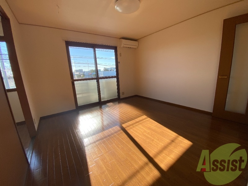 居室・リビング　綺麗な洋室のお部屋です。明るくていいですね。