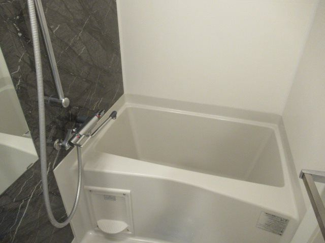 バス・シャワールーム　バスルームです。