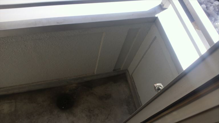 バルコニー　バルコニーからの眺めを楽しみながら食事をしませんか