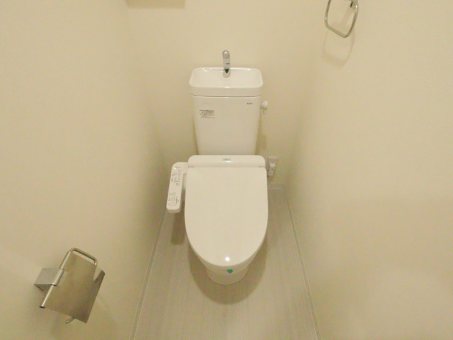 トイレ　※別室の参考写真の為、現況優先です。