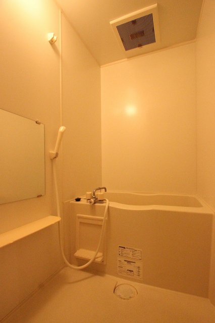 バス・シャワールーム　同物件別号室のものです。