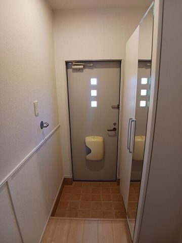 玄関　【ストロベリーフィールドIIＢ】落ち着いた玄関です