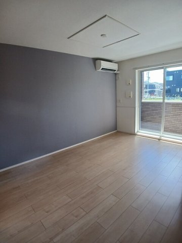 居室・リビング　【ストロベリーフィールドIIＢ】おしゃれな居間です