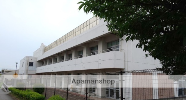 中学校　横浜市立岩井原中学校（中学校）まで253m