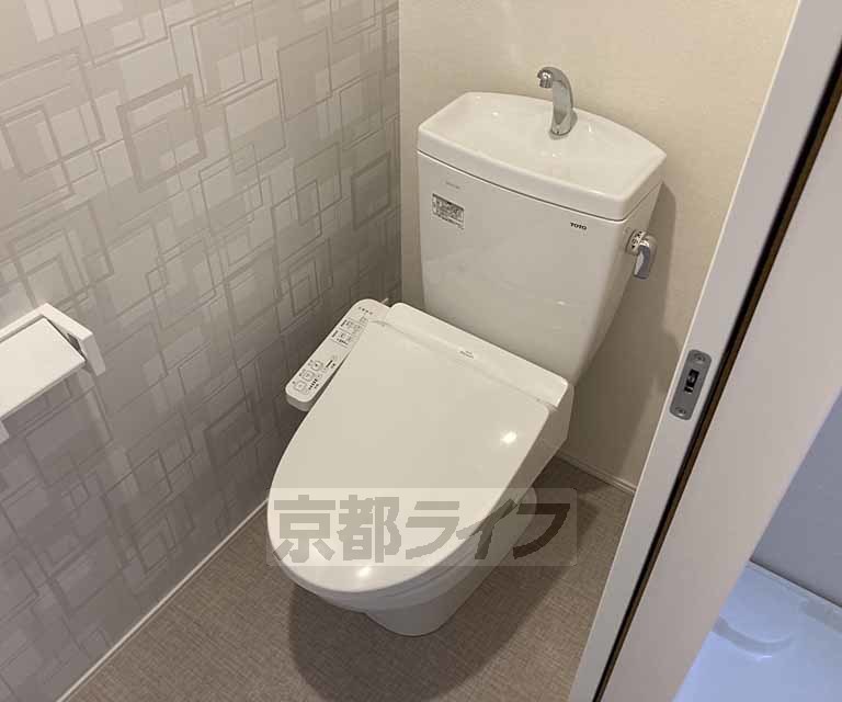 トイレ　嬉しいウォシュレット付き・