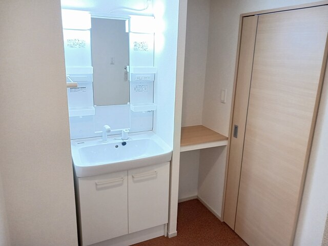 洗面設備　シャワー付洗面台