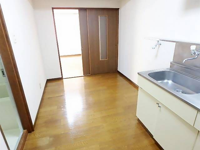 キッチン　広いダイニングキッチンになっております。