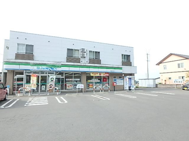 コンビニ　ファミリーマート（コンビニ）まで640m