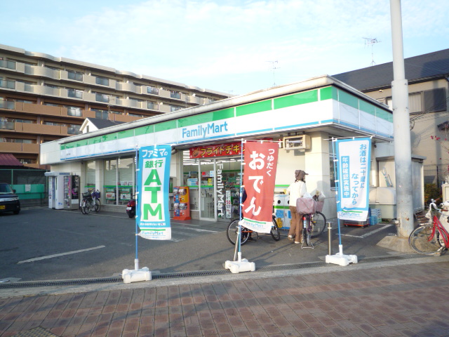 コンビニ　ファミリーマート摂津三島店（コンビニ）まで360m