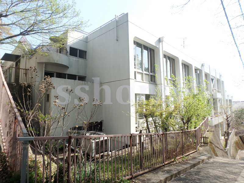 大学・短大　頌栄短期大学（大学・短大）まで972m