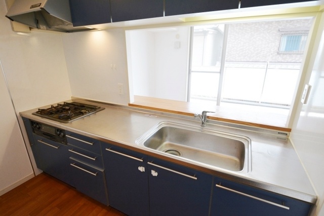 キッチン　3口ガスコンロ付でお料理がはかどります！