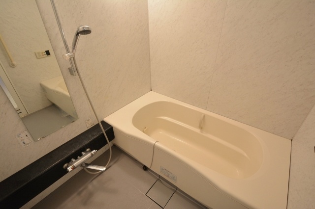 バス・シャワールーム　シンプルで機能的なユニットバスです！