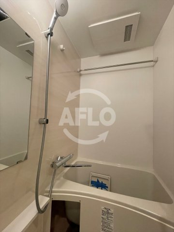 バス・シャワールーム　コンフォリア・リヴ博労町一丁目Q　浴室