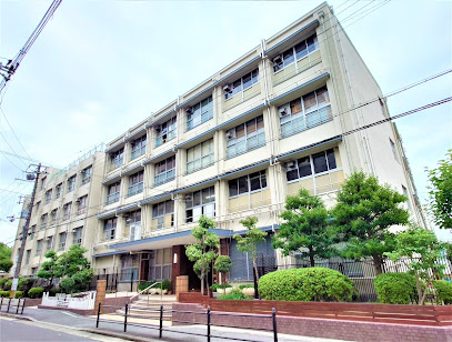 中学校　大阪市立蒲生中学校（中学校）まで227m