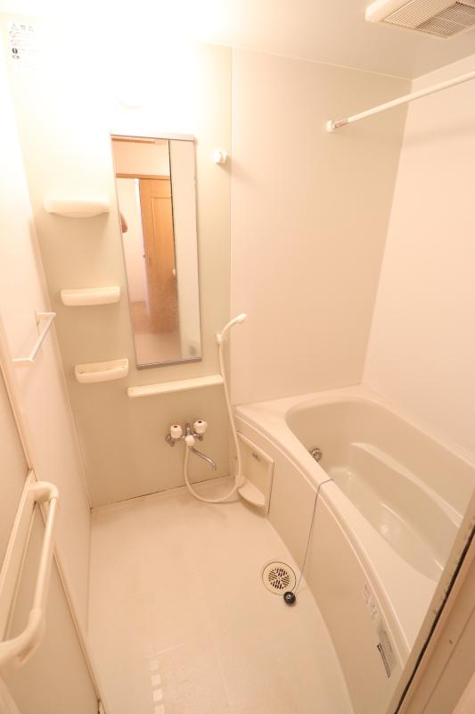 バス・シャワールーム　追い焚き機能、浴室乾燥機付きバス