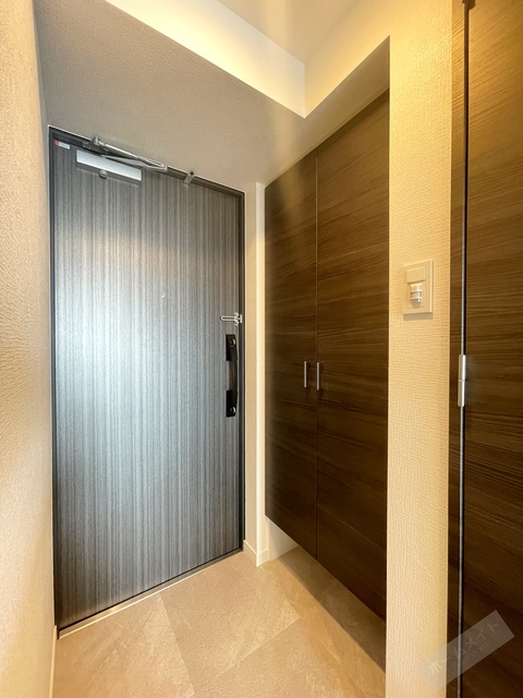 玄関　天井高シューズクローゼット付き♪