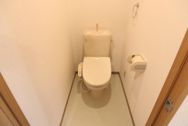 トイレ　※別室の参考写真の為、現況優先です。