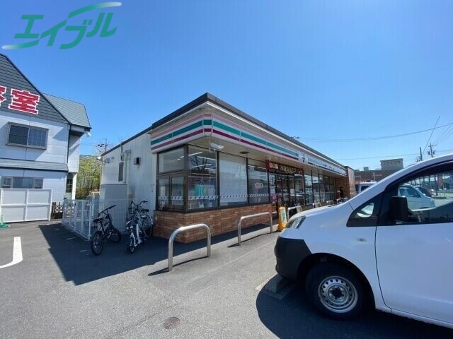コンビニ　セブンイレブン四日市十七軒町店（コンビニ）まで808m