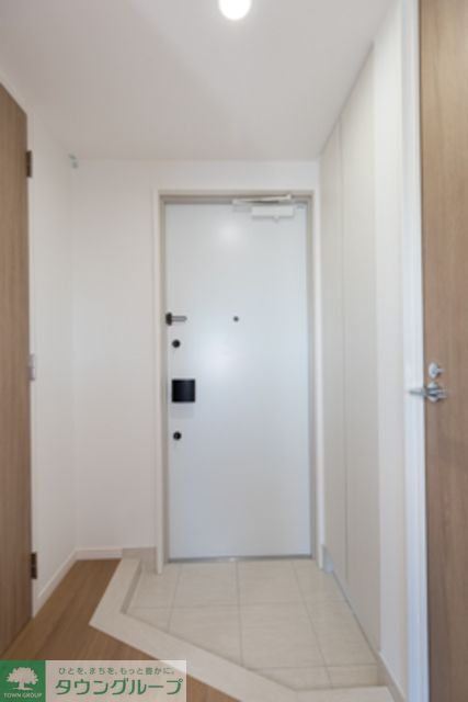 玄関　※写真は同タイプ住戸です。