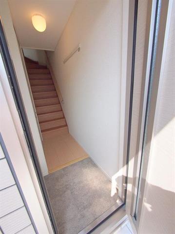 玄関　玄関から室内への様子です。